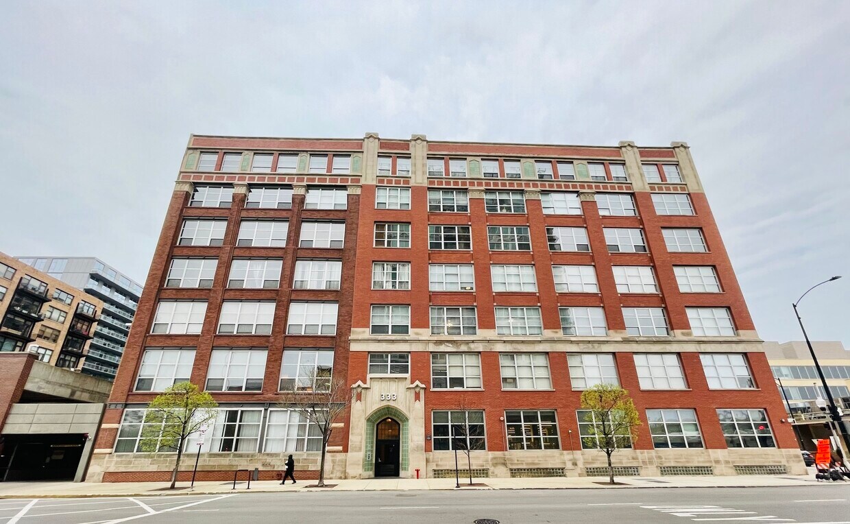 Primary Photo - 333 S Desplaines St
