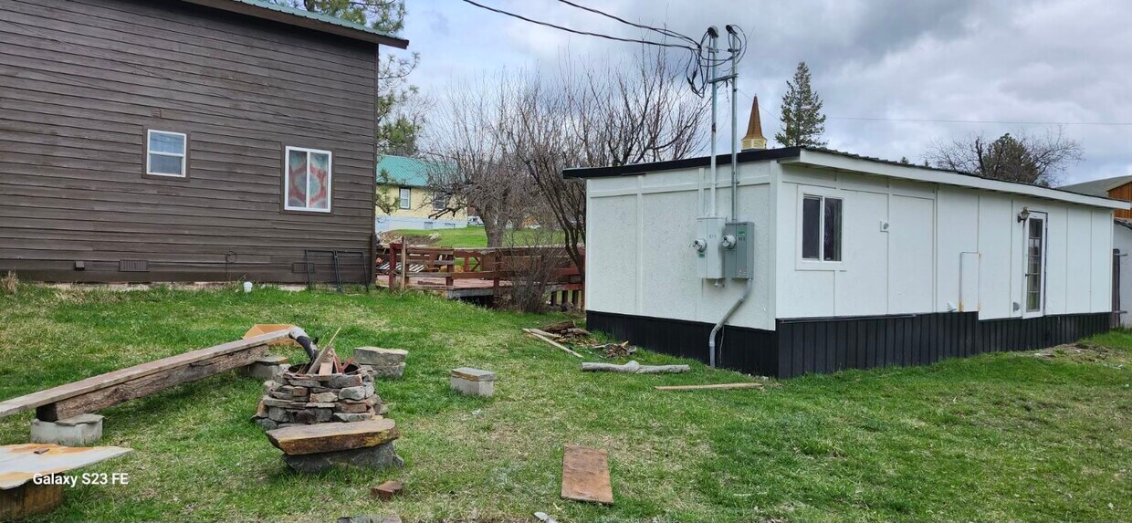 404 Arlee St Unit A white house, Hot Springs, MT 59845 Apartments in