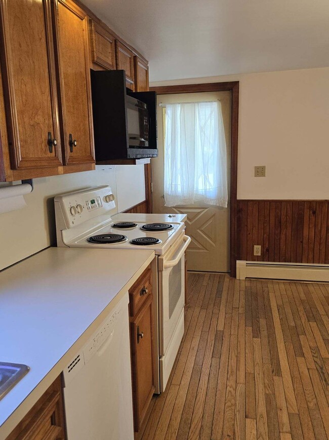 Building Photo - 1584 PA-106