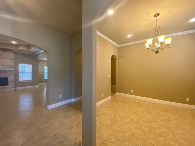 Building Photo - 600 Lazy Acres Cir