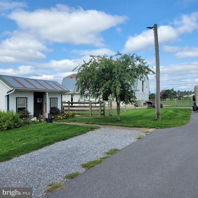 Building Photo - 10093 Shale Rd