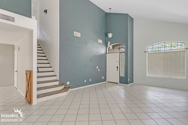 Building Photo - Luxurious 4Bdm 2.5Ba Home with Expansive Backyard in Mesa