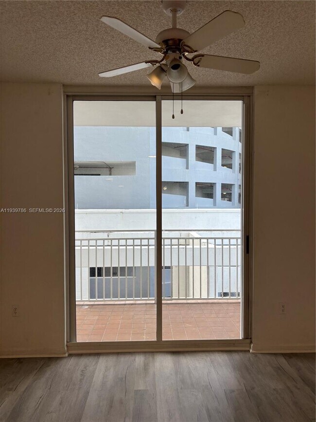 Foto del edificio - 185 SE 14th Terrace