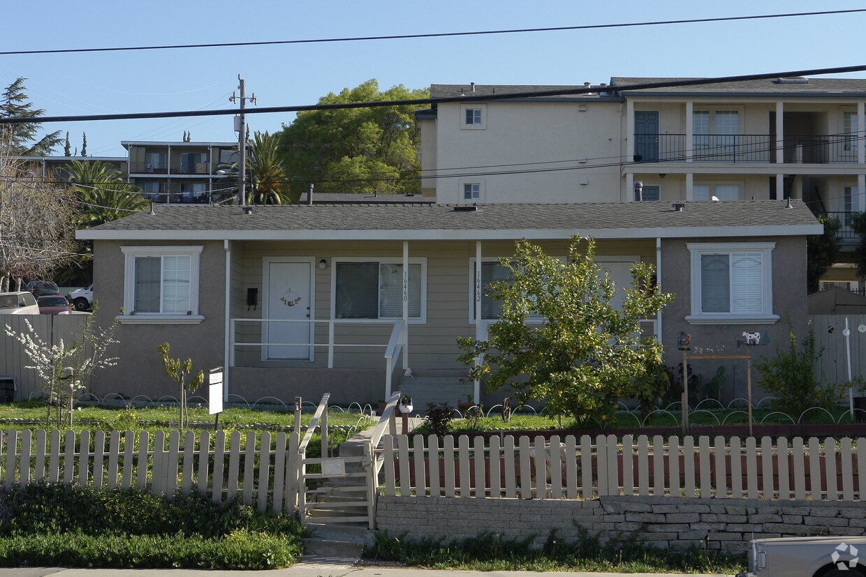 Foto del edificio - 16460-16462 Foothill Blvd