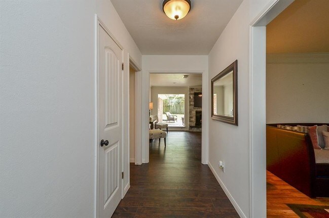 Building Photo - 10831 Lasso Ln