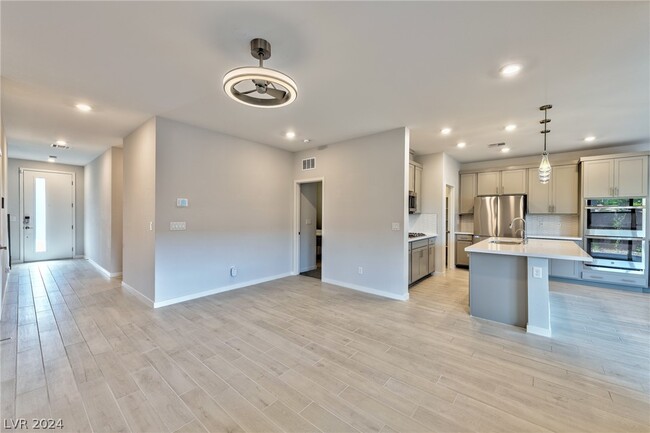 Foto del edificio - 7046 Onyx Mound St