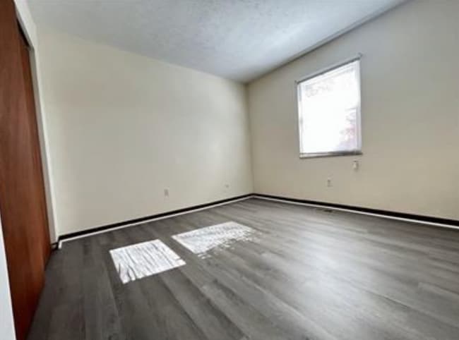 Building Photo - 5041 Belle Isle Dr