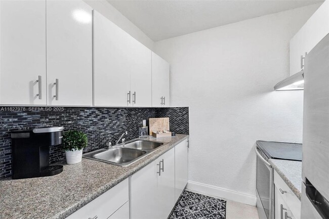 Foto del edificio - 1401 NW 103rd St