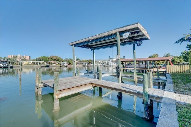 Building Photo - 68 Windward Island