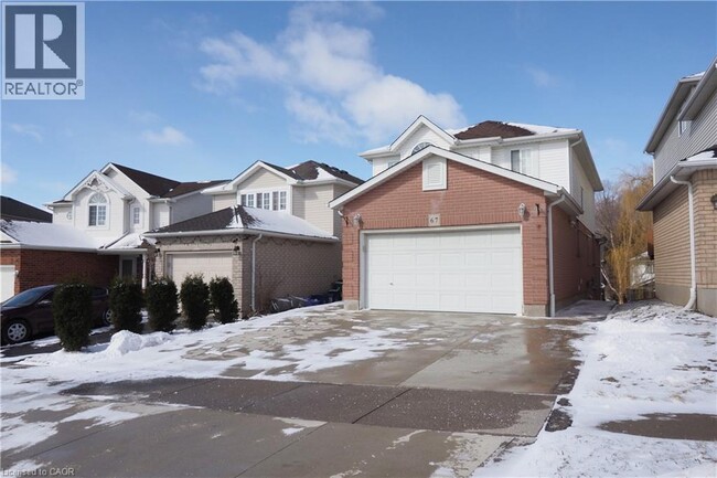 Building Photo - 67 Hollyridge Crescent