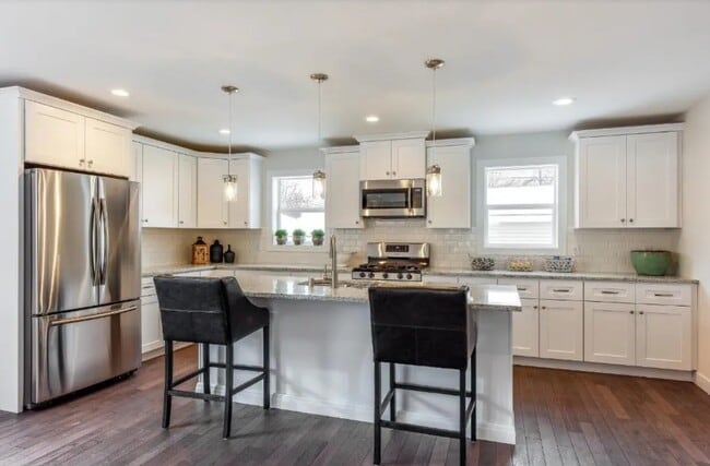 Building Photo - 4625 33rd Ave S