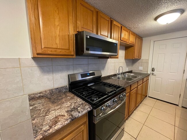 Building Photo - Three Bedroom Home in Portage