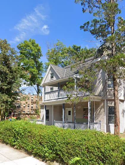 Primary Photo - 92 Maple St