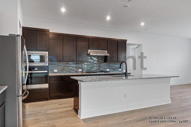Building Photo - 616 Hallwood Dr