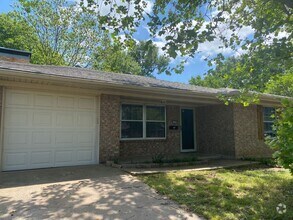 Building Photo - 2325 Diana Dr