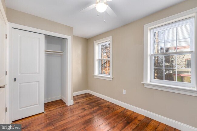 Foto del edificio - 953 N Randolph St