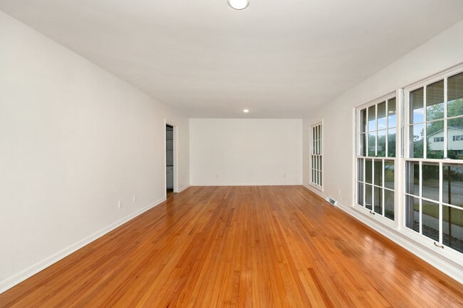 Foto del edificio - 2105 Shannonhouse Rd SW