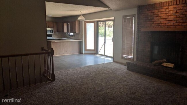 Foto del edificio - 3 br, 2 bath House - 1830 N Reca St