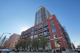 Building Photo - 210 S Des Plaines 1709