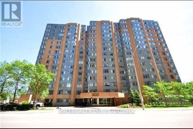 Photo principale - 300-300 Webb Dr
