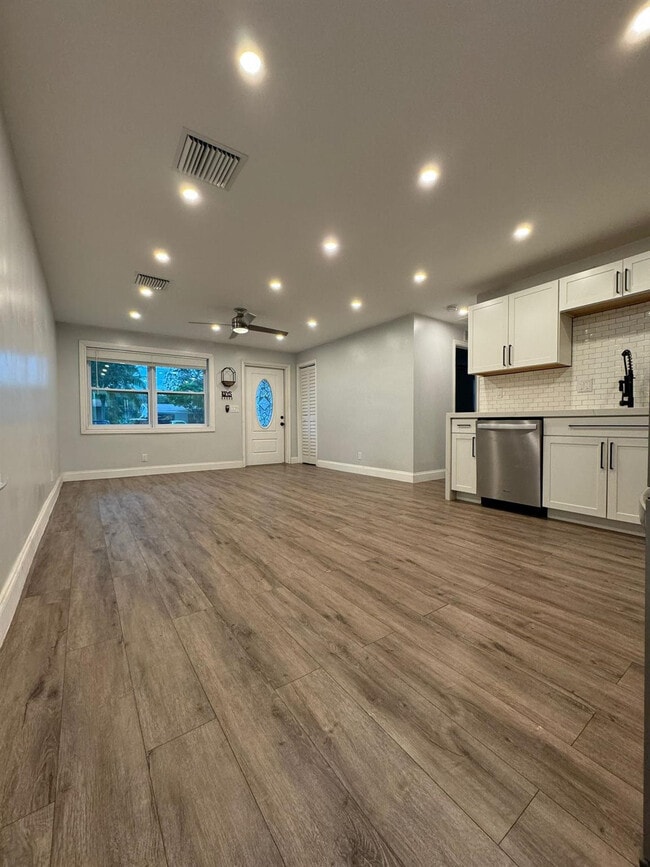 Building Photo - 9422 SW 51st St