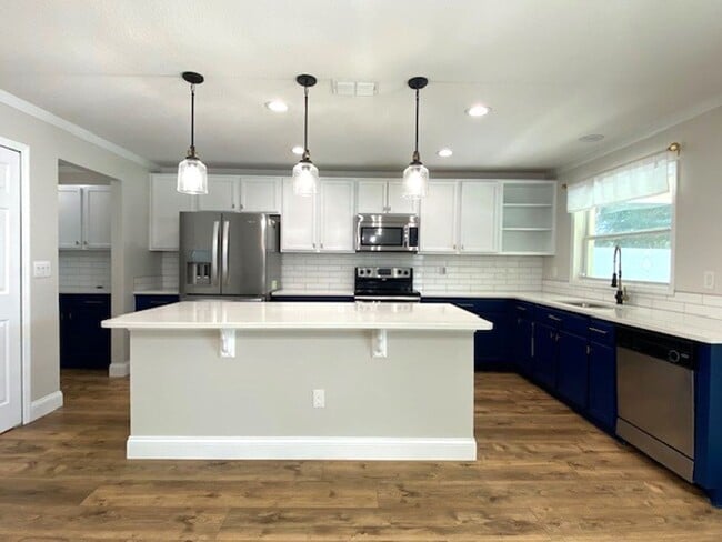 Building Photo - Beautiful 3 Bedroom Home with Loft in Ormo...