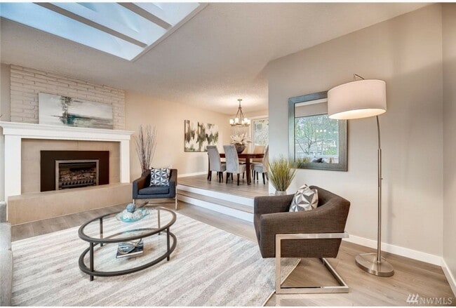 Building Photo - Kirkland Location, Charming 3 Bedroom - 1....