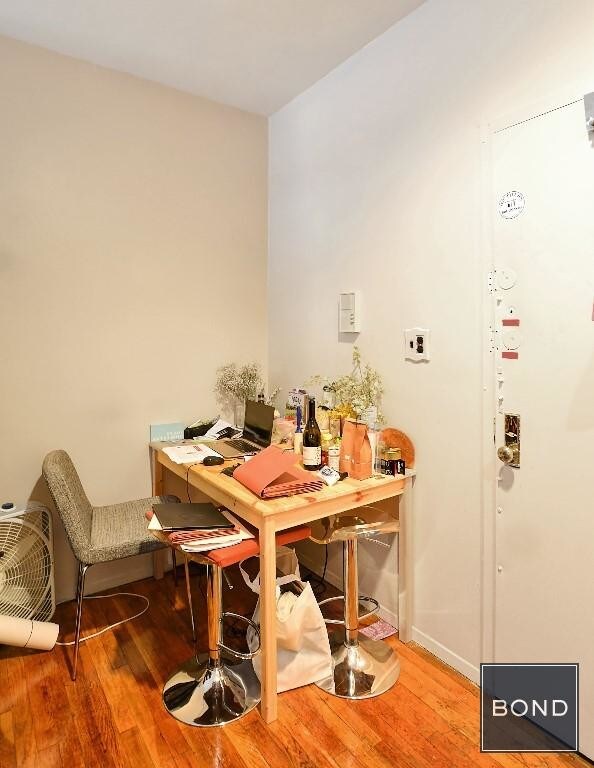 Foto del edificio - 170 W 25th St
