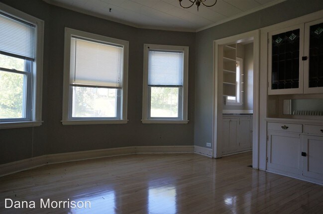 Building Photo - 2 br, 1 bath Apartment - 330-332 N 12th Ave E