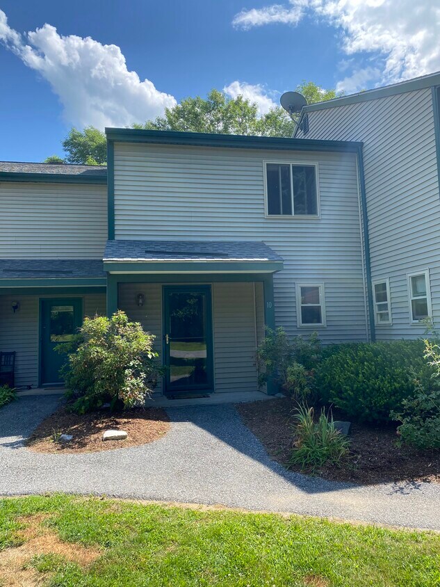 10 Hideaway Ln Unit 10, Williston, VT 05495 Condo for Rent in