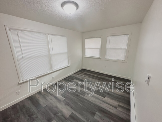 Building Photo - 1054 W 1520 N