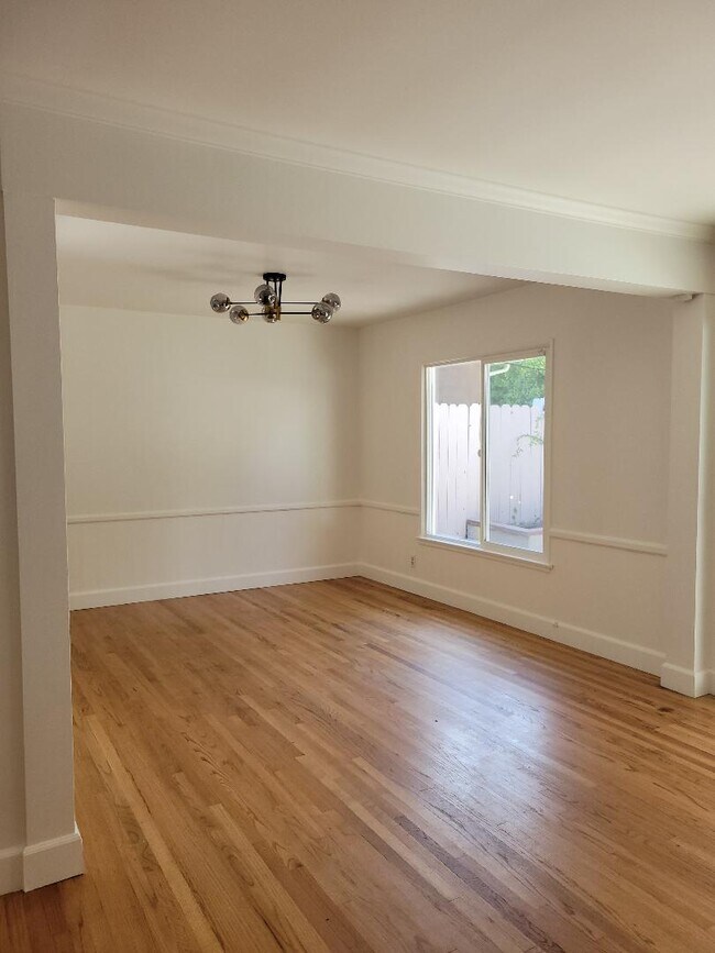 Building Photo - 16101 Dickens St