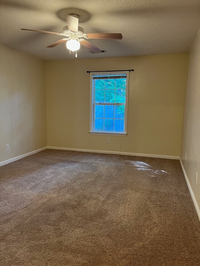 Building Photo - 113 Double Tree Dr