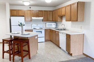 Building Photo - STERLING HEIGHTS
