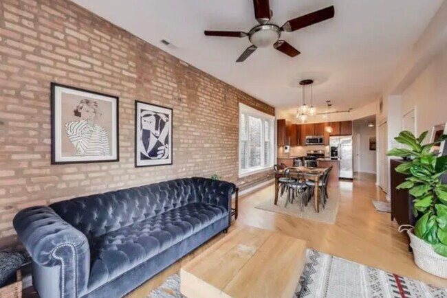 Foto del edificio - 2134 W Chicago Ave