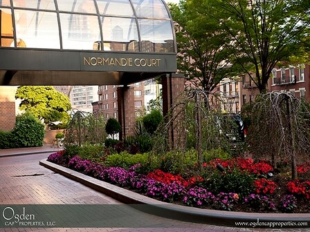 Foto principal - 210 E 95th St