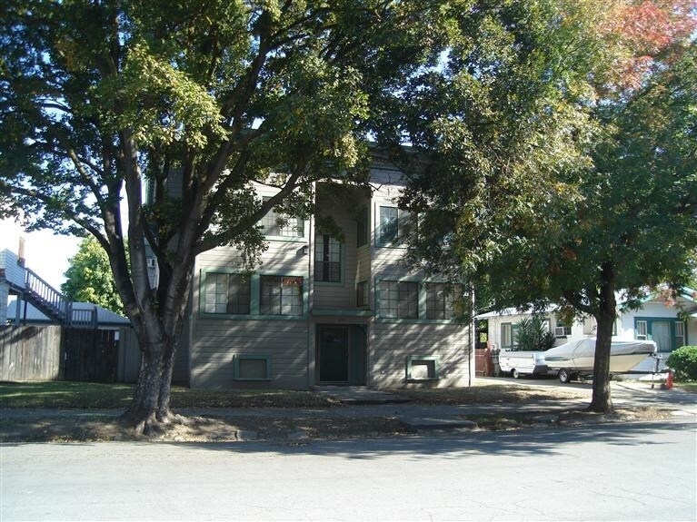Foto principal - 830 N Van Buren St
