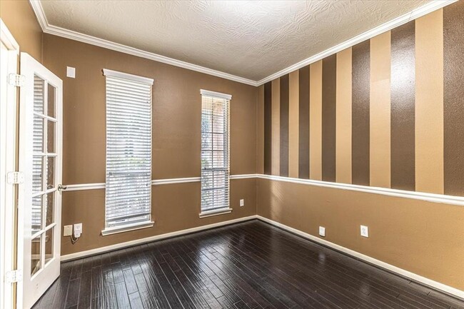 Foto del edificio - 6810 Latchmore Ln