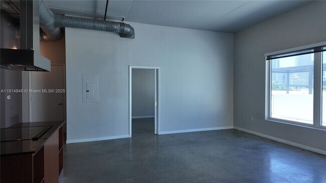 Foto del edificio - 10 SW South River Dr