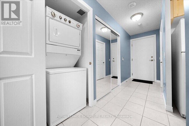 Photo du bâtiment - 700 Humberwood Blvd