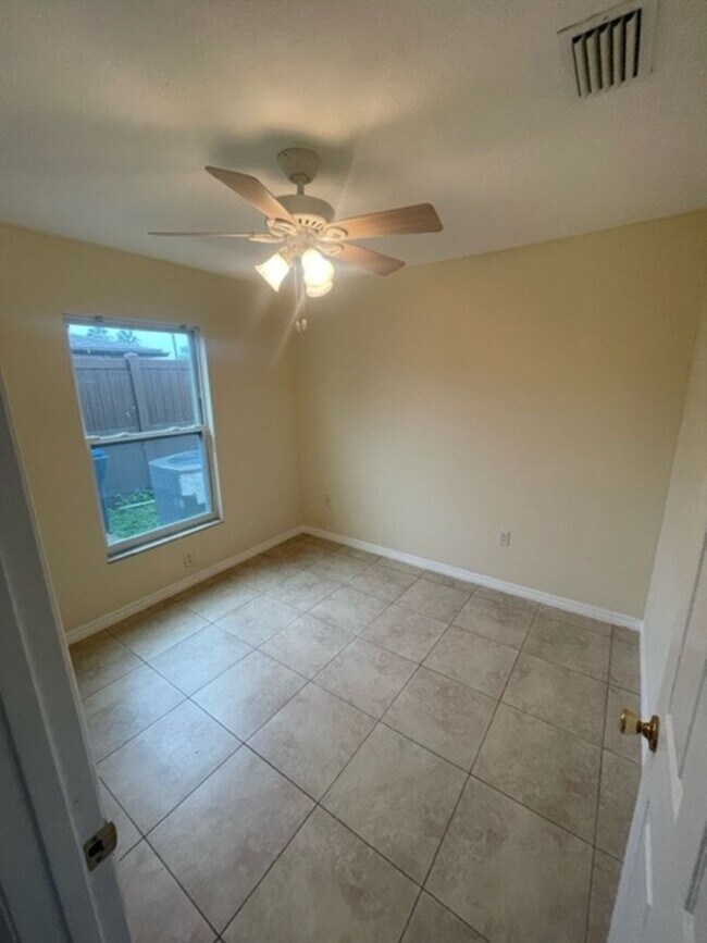 Foto del edificio - 5111 17th Ave W in Bradenton (3 Bdrm/2Ba P...