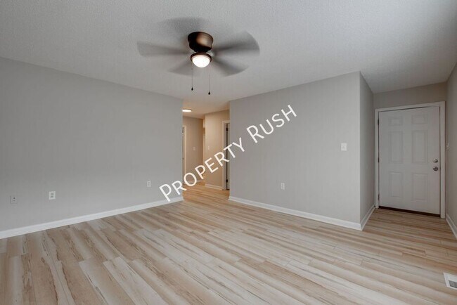 Foto del edificio - 340 Alpine Dr