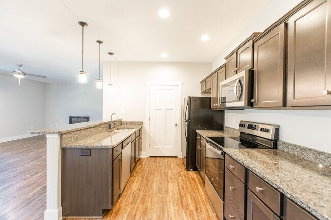 Building Photo - Eleven25