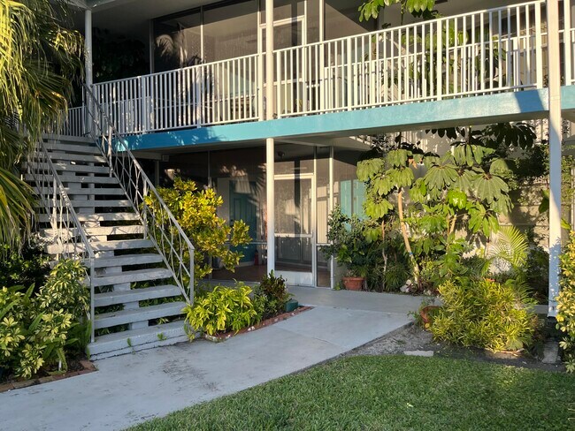 Foto del edificio - 2748 NE 28th Ave