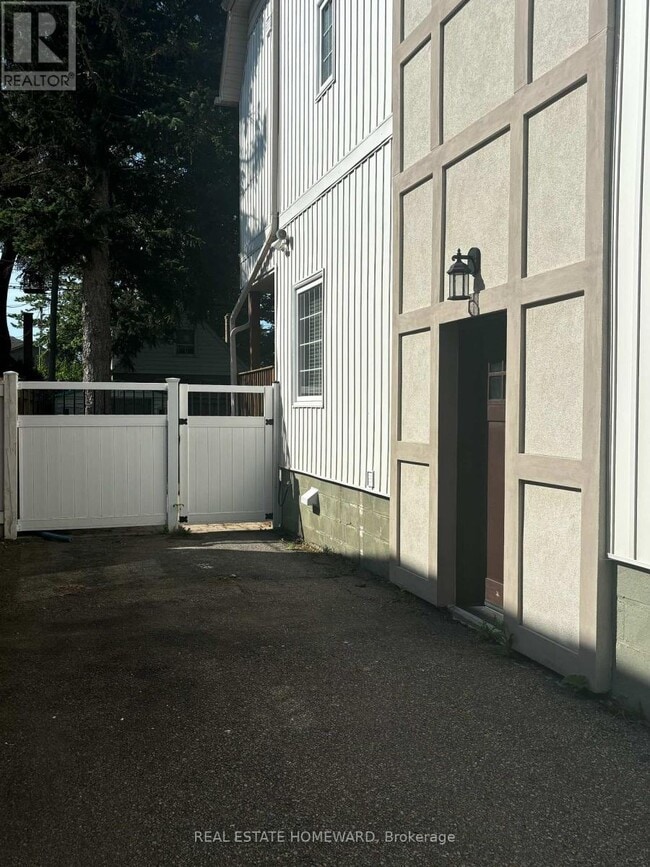 Building Photo - 29 Dalecrest Dr