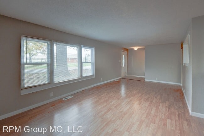 Building Photo - 4 br, 2 bath House - 600 E 4th Street
