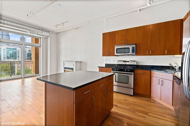 Building Photo - 950 W Monroe St