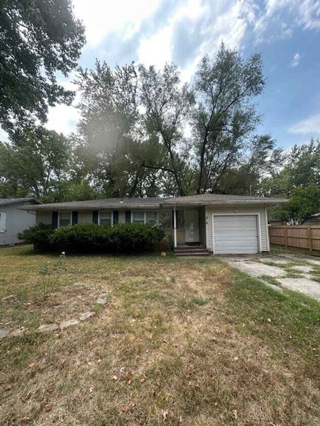 Primary Photo - Cute house near Bass Pro
