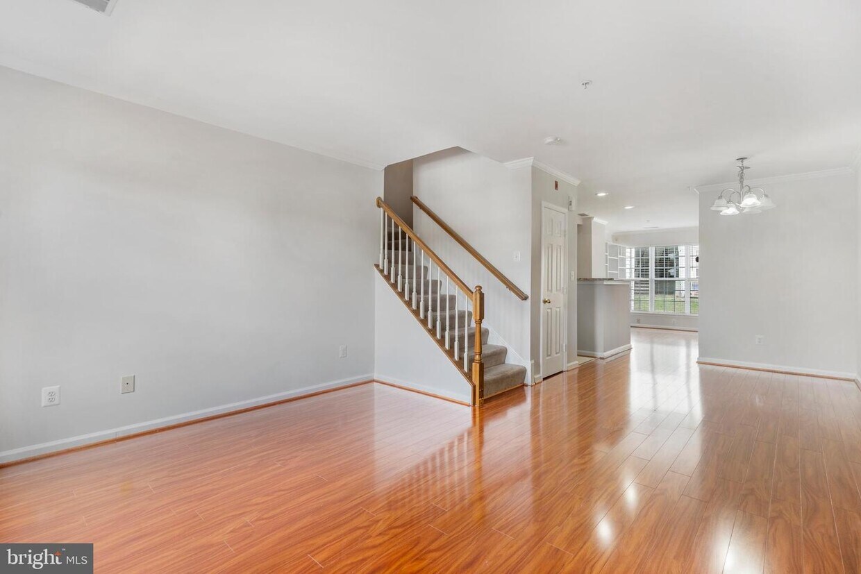 2499 Angeline Dr Unit 102, Herndon, VA 20171 Room for Rent in Herndon, VA