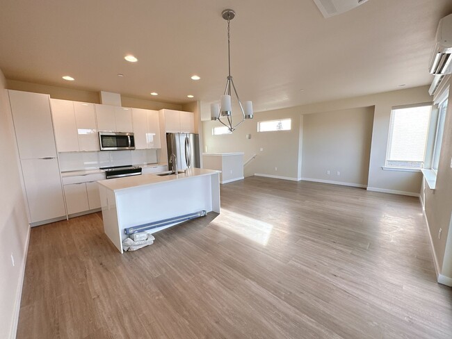 Foto del edificio - Like New 3 bdrm/2 bath in North Bellingham...